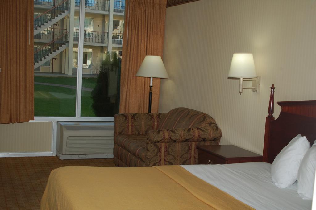 Stayapt Suites Alexandria-Fort Belvoir מראה חיצוני תמונה
