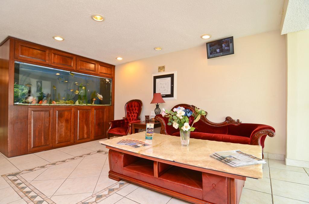 Stayapt Suites Alexandria-Fort Belvoir מראה פנימי תמונה
