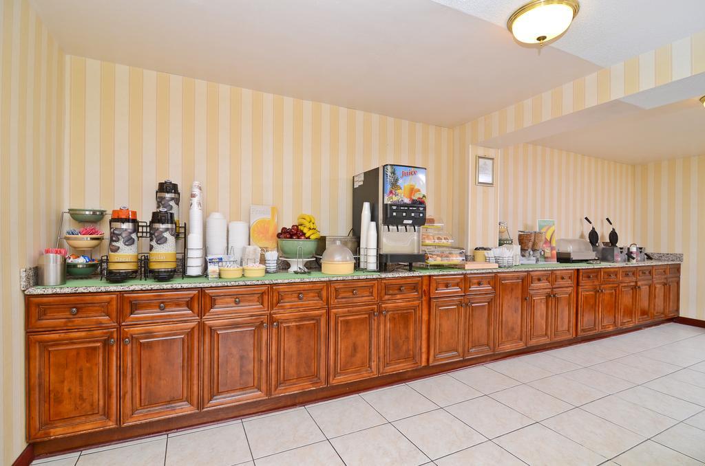 Stayapt Suites Alexandria-Fort Belvoir מראה חיצוני תמונה